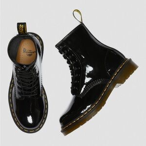 Dr Martens  1460 Patent Leather Lace Up 8-eye Boots in Black, size 9